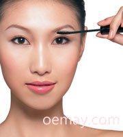 　　有很多人通过整形来实现大眼睛、双眼皮的梦想。开
